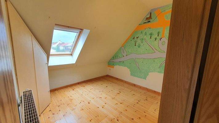 Zimmer 1 im Dachgeschoss.jpeg