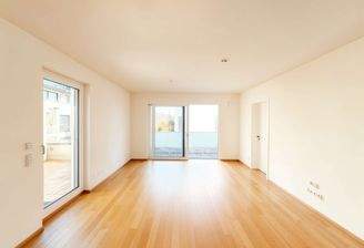 Wohnraum mit Balkon- & Terrassenzugang