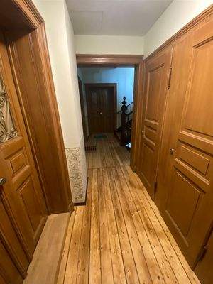 AK auf Treppenpodest