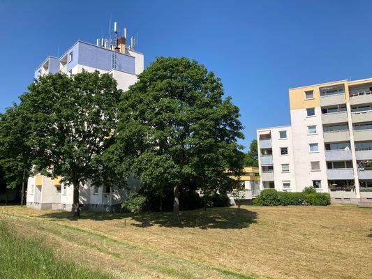 Artelbrückstr. 20-24 - Rückansicht im Sommer