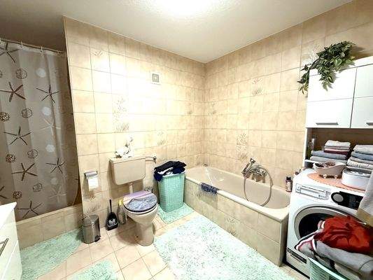 Badezimmer mit Wanne