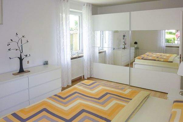 Schlafzimmer (möbliert)