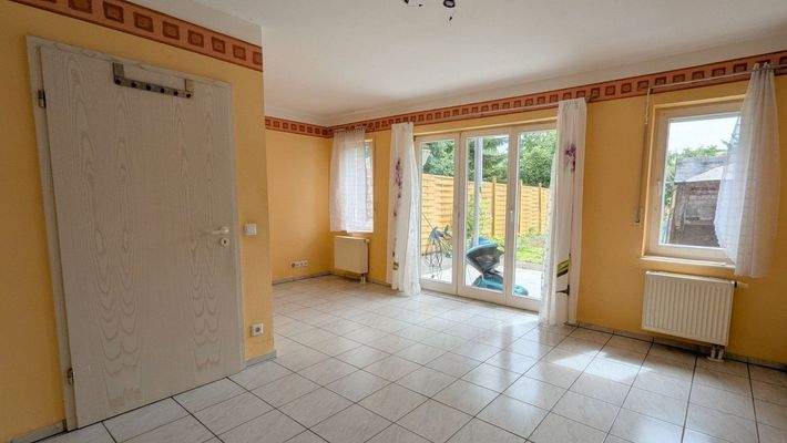 Erdgeschoss mit Zugang zum Garten