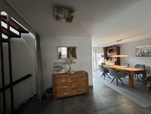 Flurbereich/Zugang Keller und Dachgeschoss/Essbereich