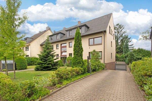 Seitliche Tiefgaragenabfahrt