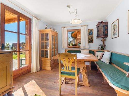 Essgruppe mit Zugang zur Terrasse