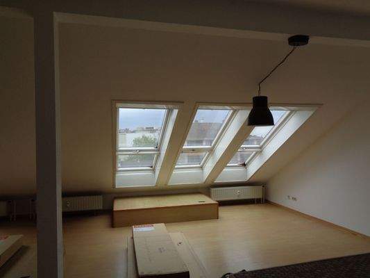 303-012 DG-Wohnung Wohnzimmer Dachfenster 02 2025-
