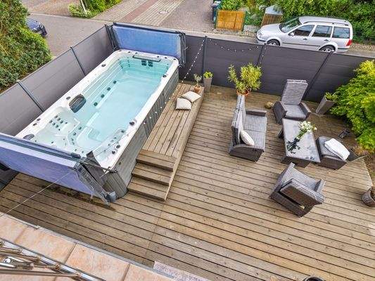 Terrasse mit Whirlpool