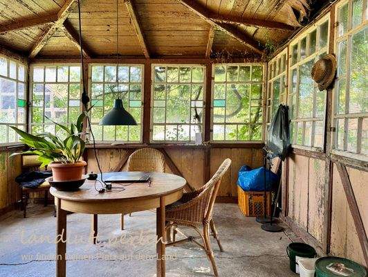 Veranda am Wohnhaus, Richtung Hof.jpg