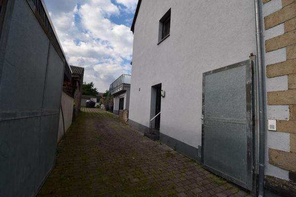 Geschützte Zufahrt zum großen Innenhof