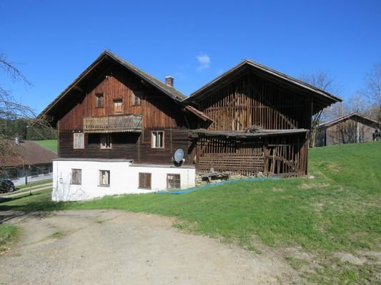Südansicht und Holzschuppen
