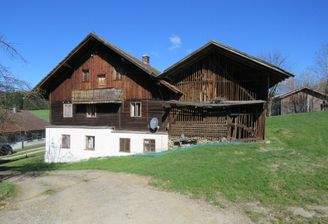 Südansicht und Holzschuppen