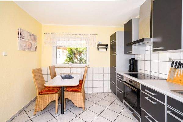 Haus Max Küche mit Essbereich