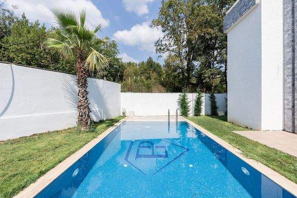 Elegant Villas with Pool and Garden in İstanbul, Şile