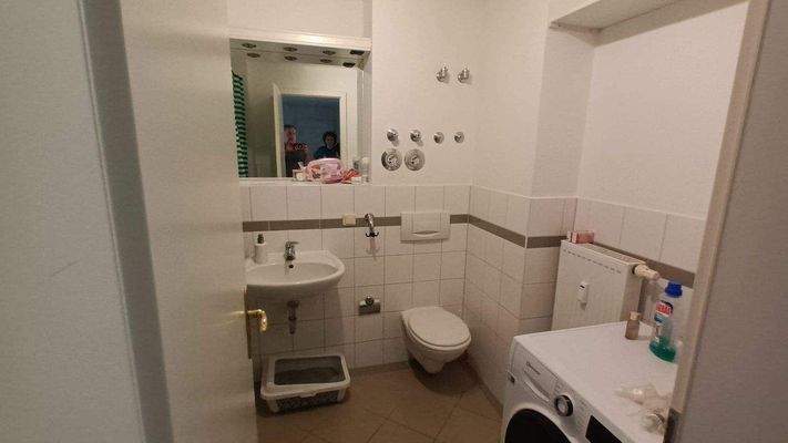 Bad mit Wanne ohne Fenster Bild 1.jpg