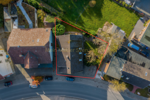 Luftaufnahme mit Grundstücksgrenze