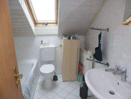 Dachwohnung Badezimmer.jpg