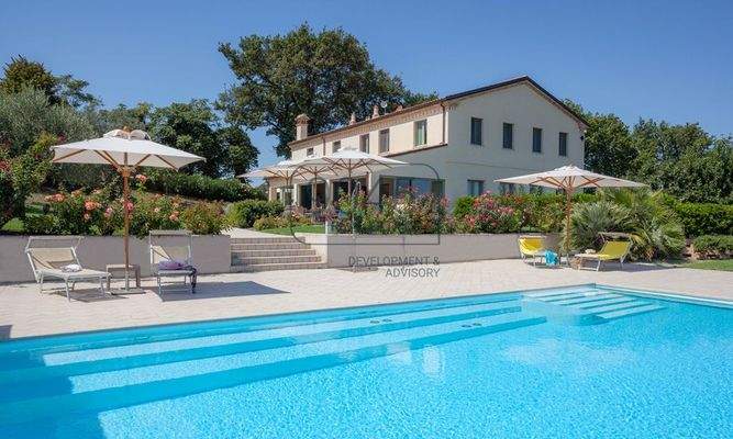 Luxusvilla mit Gästehaus und Panoramablick – Nähe Adria, Marken