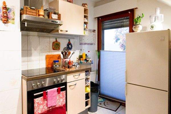 Die Küche mit Balkon