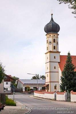 Hier steht die Kirche noch im Dorf
