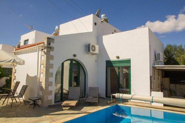 Kreta, Maleme: Traditionelles kretisches Haus zu verkaufen, nur wenige Schritte vom Strand entfernt