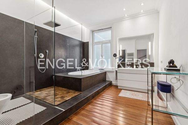 Das Wannenbad im 1. OG als privater Wellnessbereich