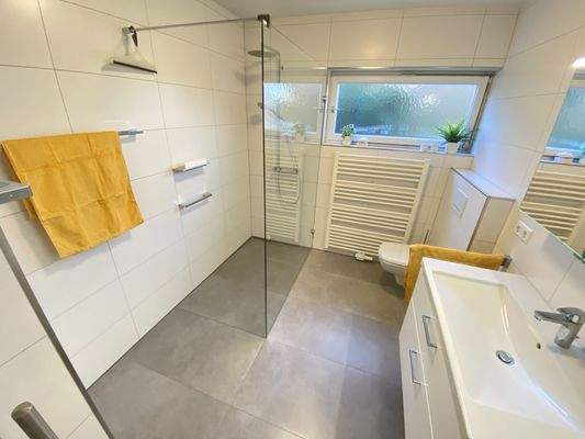 Neuwertiges Bad Hauptwohnung