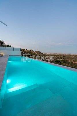 Exquisite Villas with Stunning Natural Views in Rojales Alicante