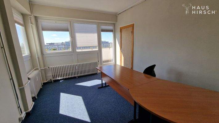 Kleines Zimmer 900 € warm