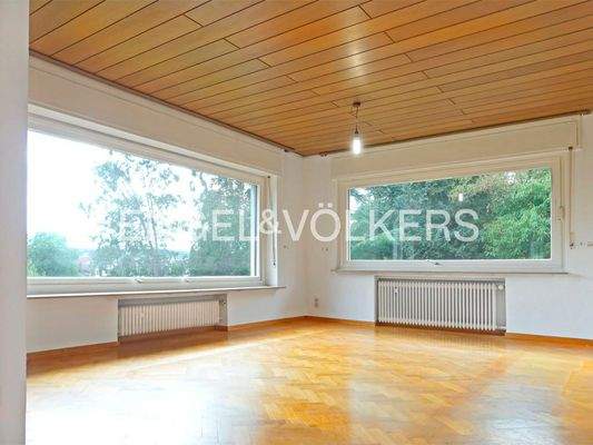 Esszimmer mit Panoramafenstern und Fernblick
