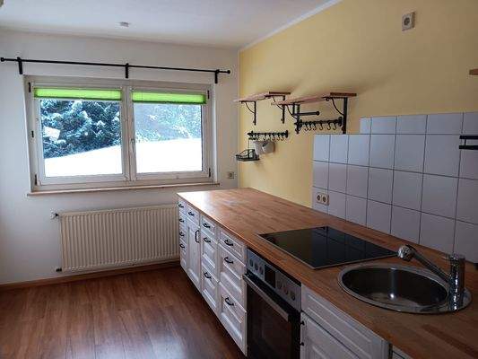 Moderne Küche mit Ausblick