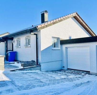 Hausansicht mit Garage