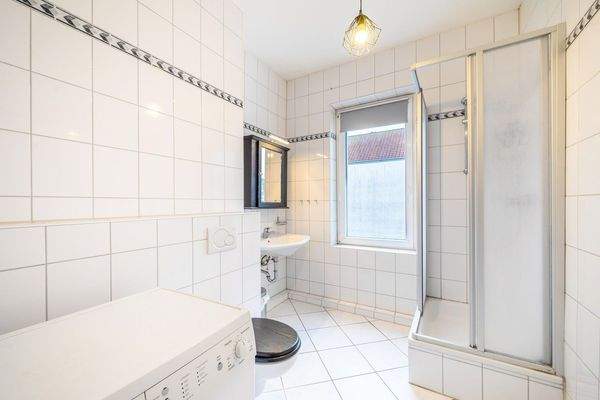 Duschbad mit Waschmaschine