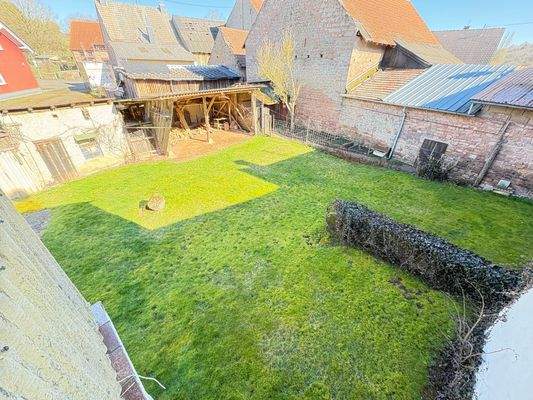 Außenbereich mit Unterstand