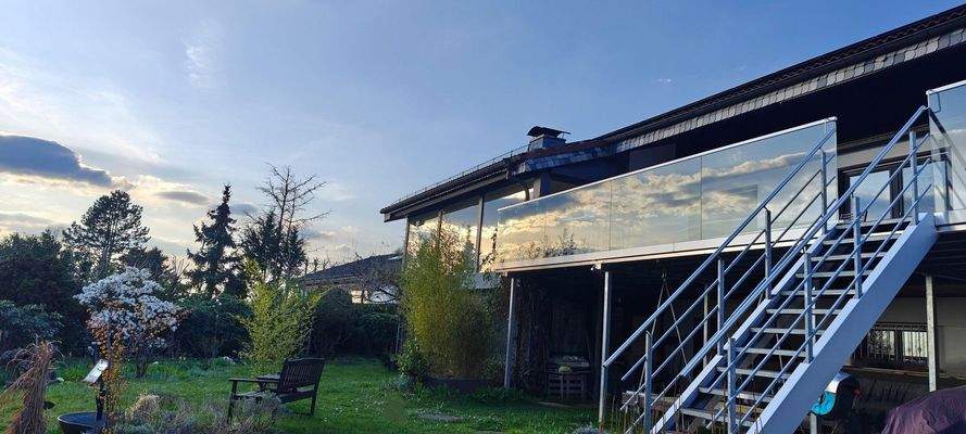 Südterrasse mit Glasgeländer