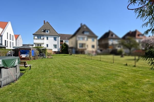 Garten & Rückansicht