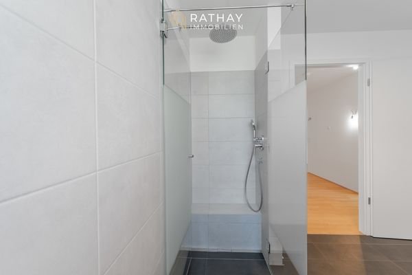 Badezimmer mit Dusche