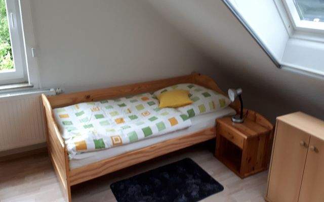Schlafzimmer linke Seite.jpg