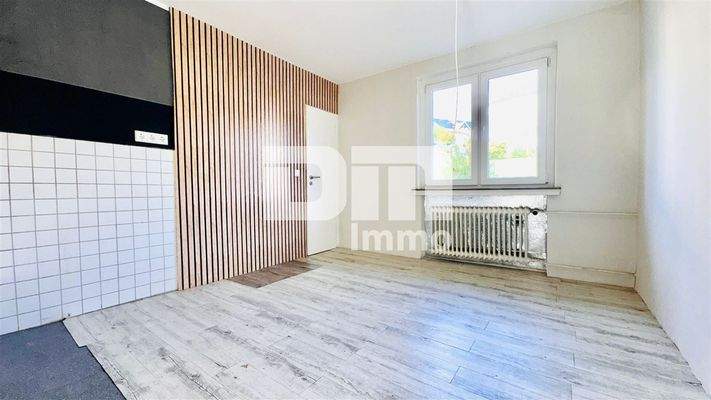 Hochparterre Küche / Zugang Gäste WC