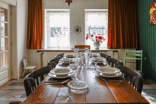 Gruppenhaus Esstisch