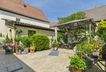 Hof und Terrasse