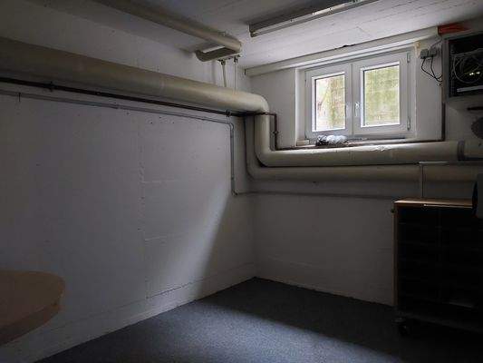 Keller Büro / Aufenthaltsraum