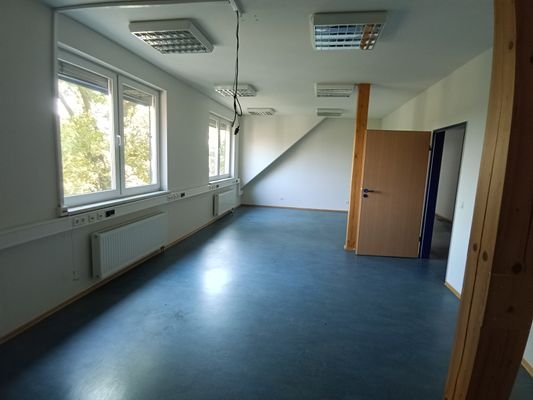 9 DG Bürogebäude Innenflächen (3).jpg