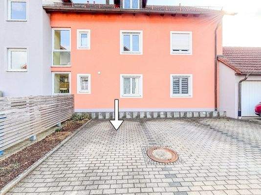 mit Stellplatz direkt vor dem Haus