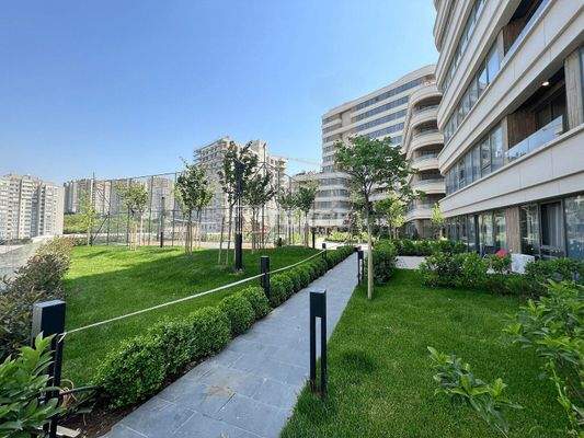 Flats with Investment Opportunity Near the Metro in Ümraniye