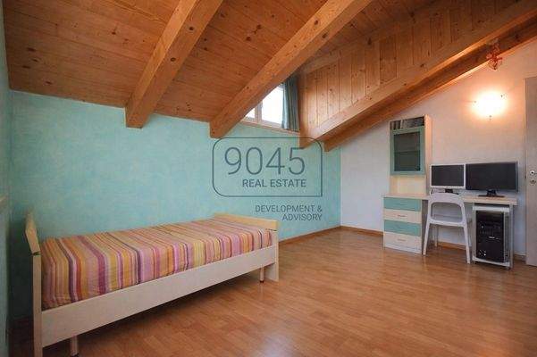 Großzügige Villa mit Privatgarten, unabhängiger Dependance und Gemeinschaftspool 