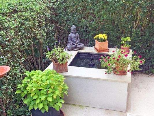 Brunnen auf Terrasse