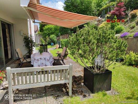 Erdgeschoss Terrasse bei Mittagssonne 