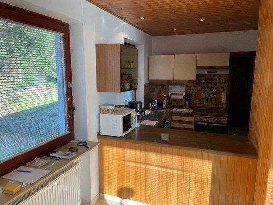 Essplatz mit offener Einbauküche