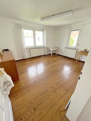 Zimmer OG mit Pitchpine-Boden.jpg